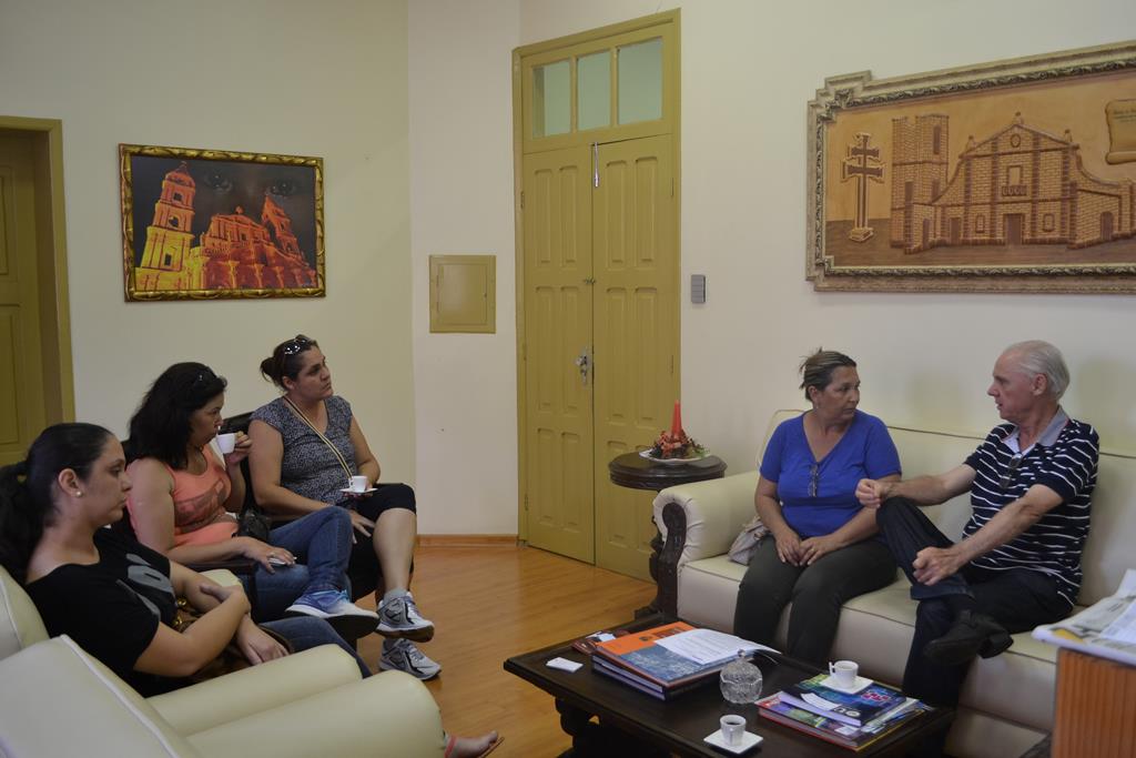 Prefeito recebe beneficiados do Residencial Romeu Goulart 